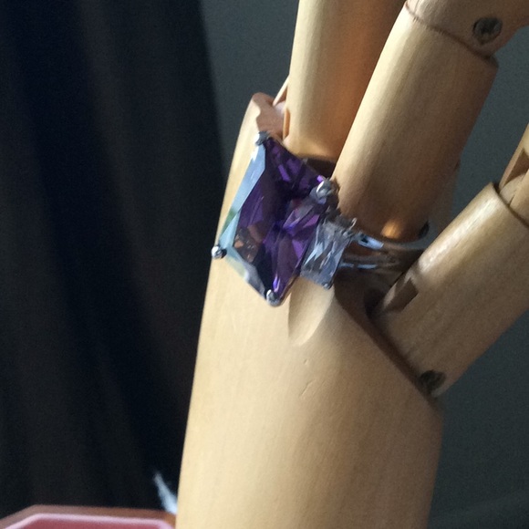 Ring - Picture 3 of 4